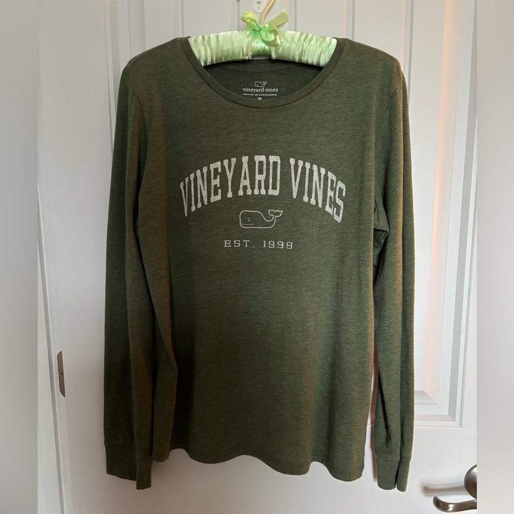 Vineyard Vines tee